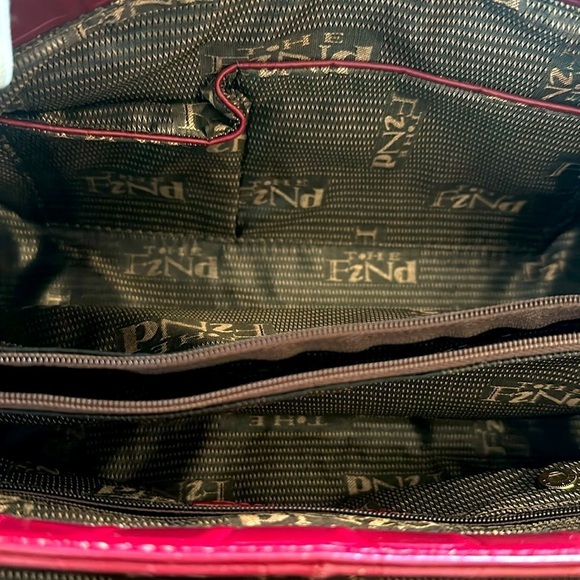 New Women’s The Find Red Croco Embossed Leather Handbag with Wallet & Keychain - Picture 8 of 12